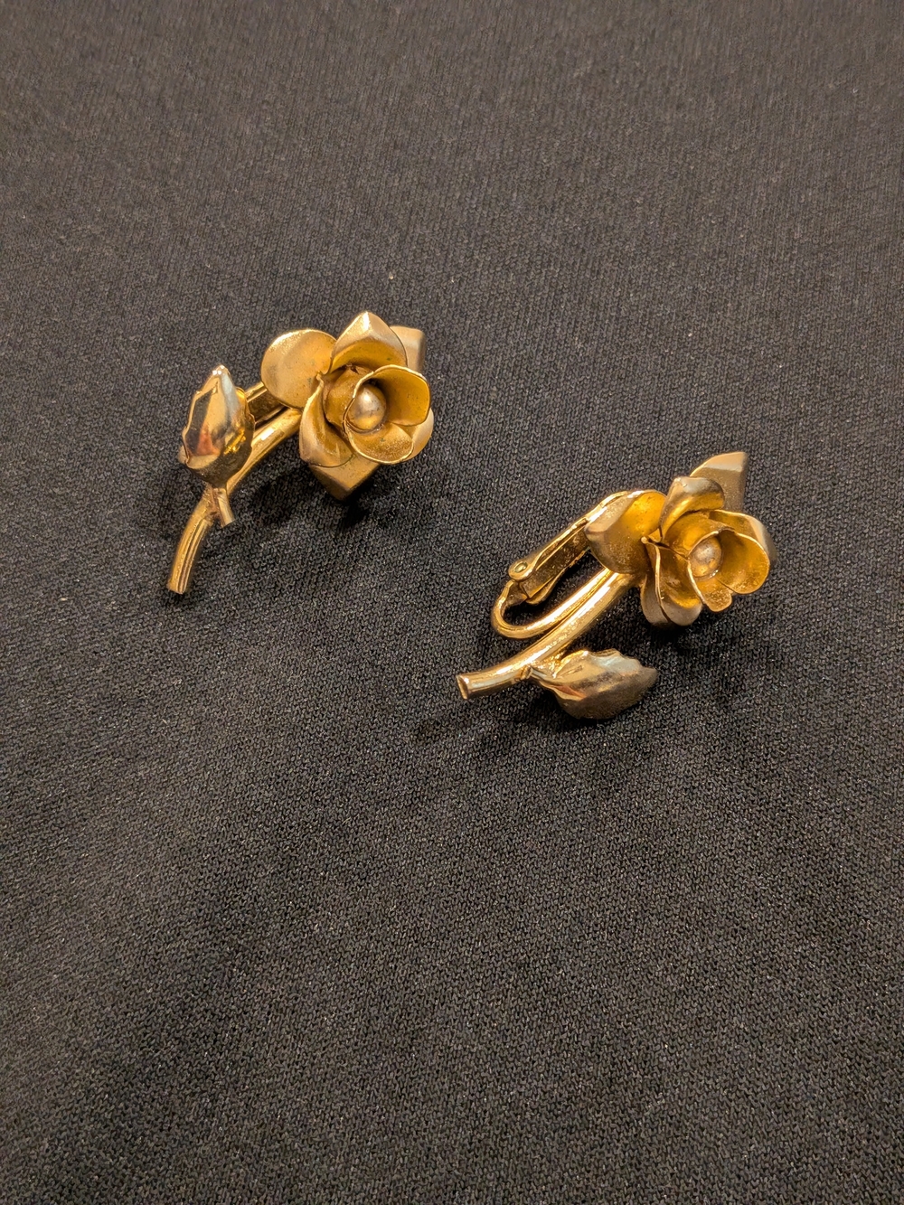 B#2: Vintage 2007s Gold Floral Rose Clip-On Earrings - Elegant Women's Jewelry